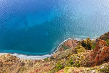 Vue aérienne du Cap Girão